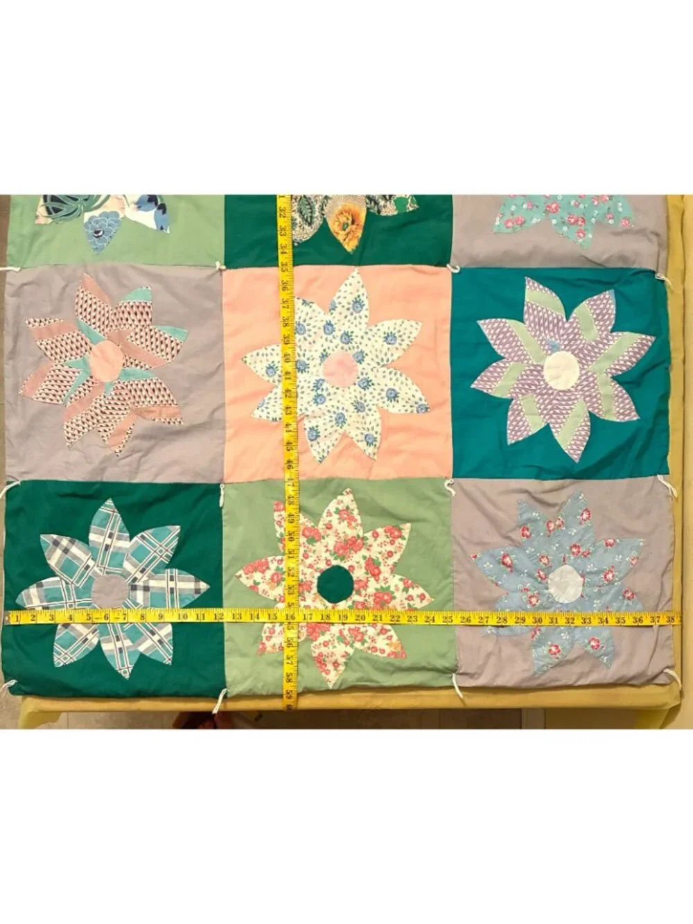 VTG Hand Tied Dresden Plate Dahlia Scrappy Quilt Throw Lap Blanket Cottagecore